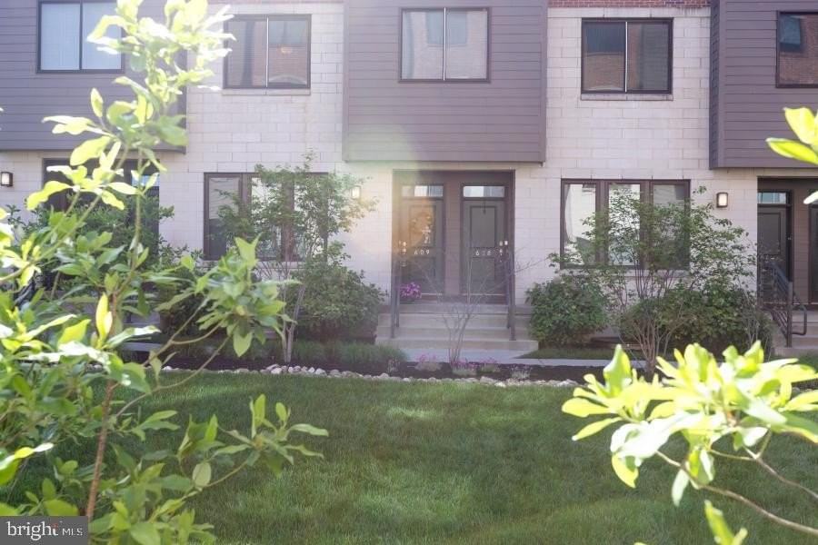 609 Lakeview Ct - Photo 6 of 50