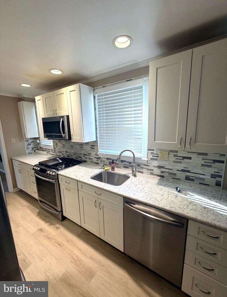 2615 Fernwood Ave - Photo 4 of 14