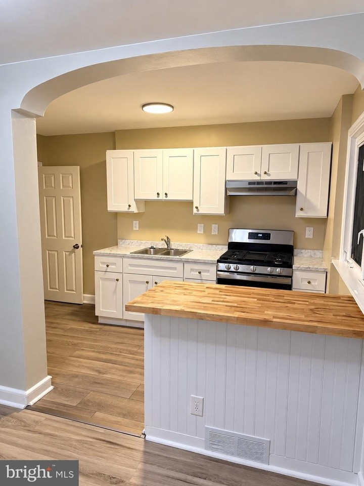 4715 Ashville St - Photo 5 of 20