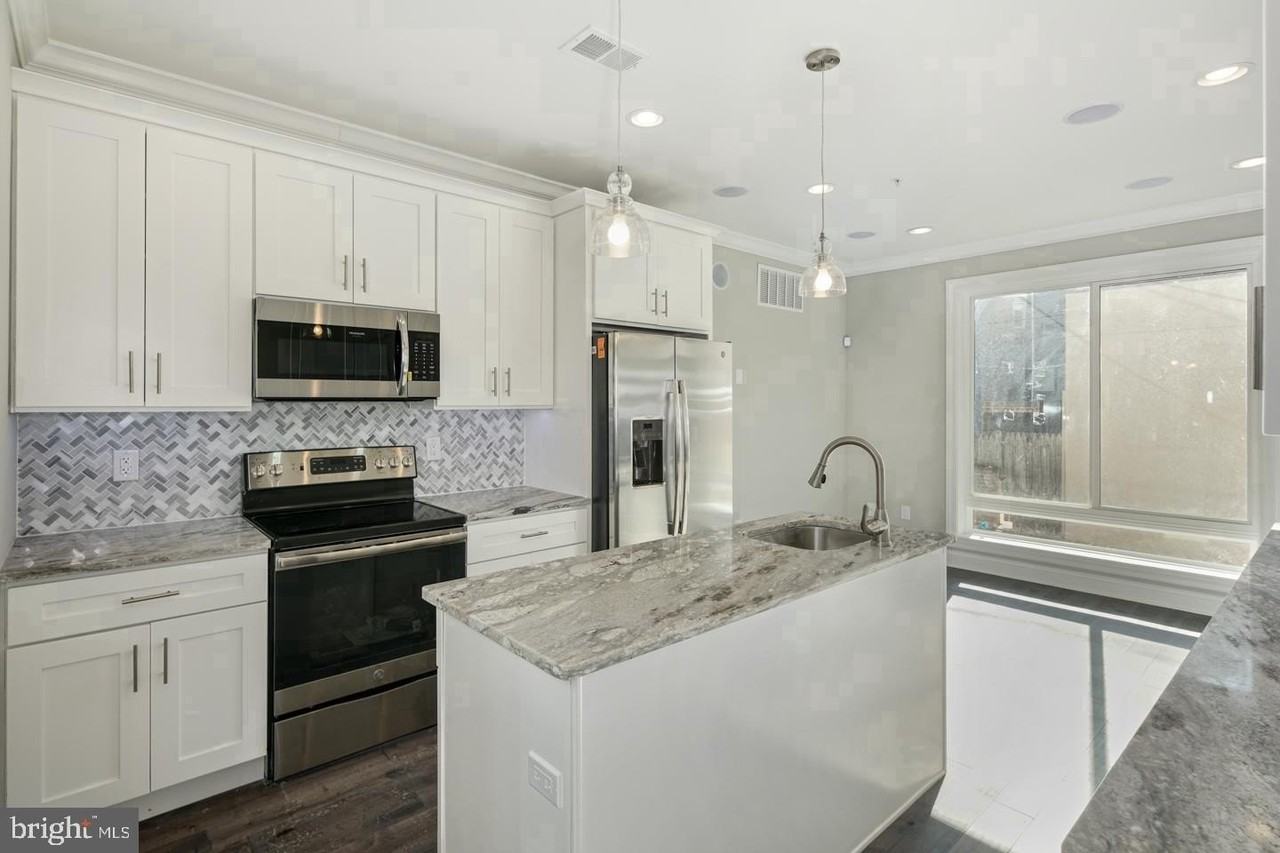 1731 Harper St - Photo 4 of 19