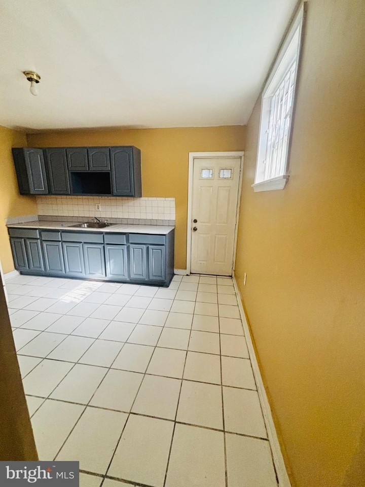 2911 N 9th St - Photo 4 of 13