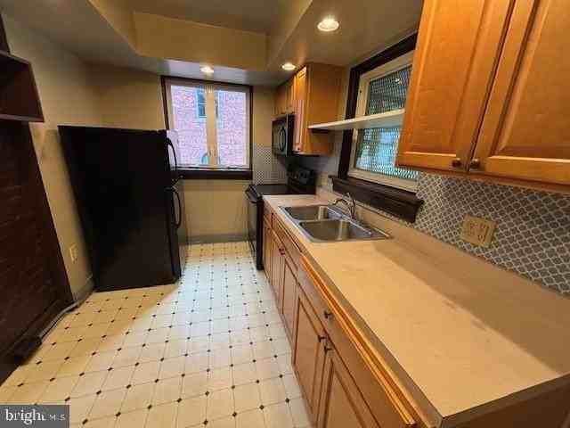 458 W Market St - Photo 4 of 8