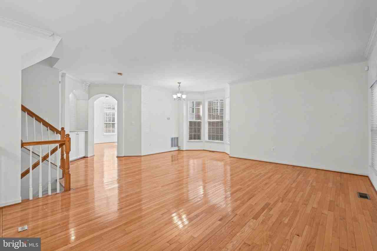 5511 Eyler Dr - Photo 3 of 37