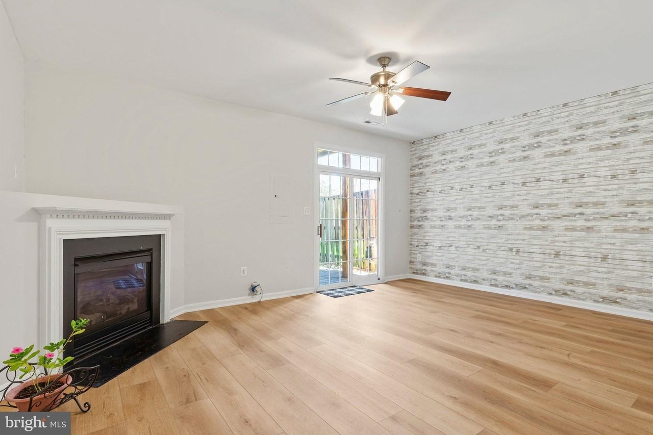 24730 Clock Tower Sq - Photo 7 of 50