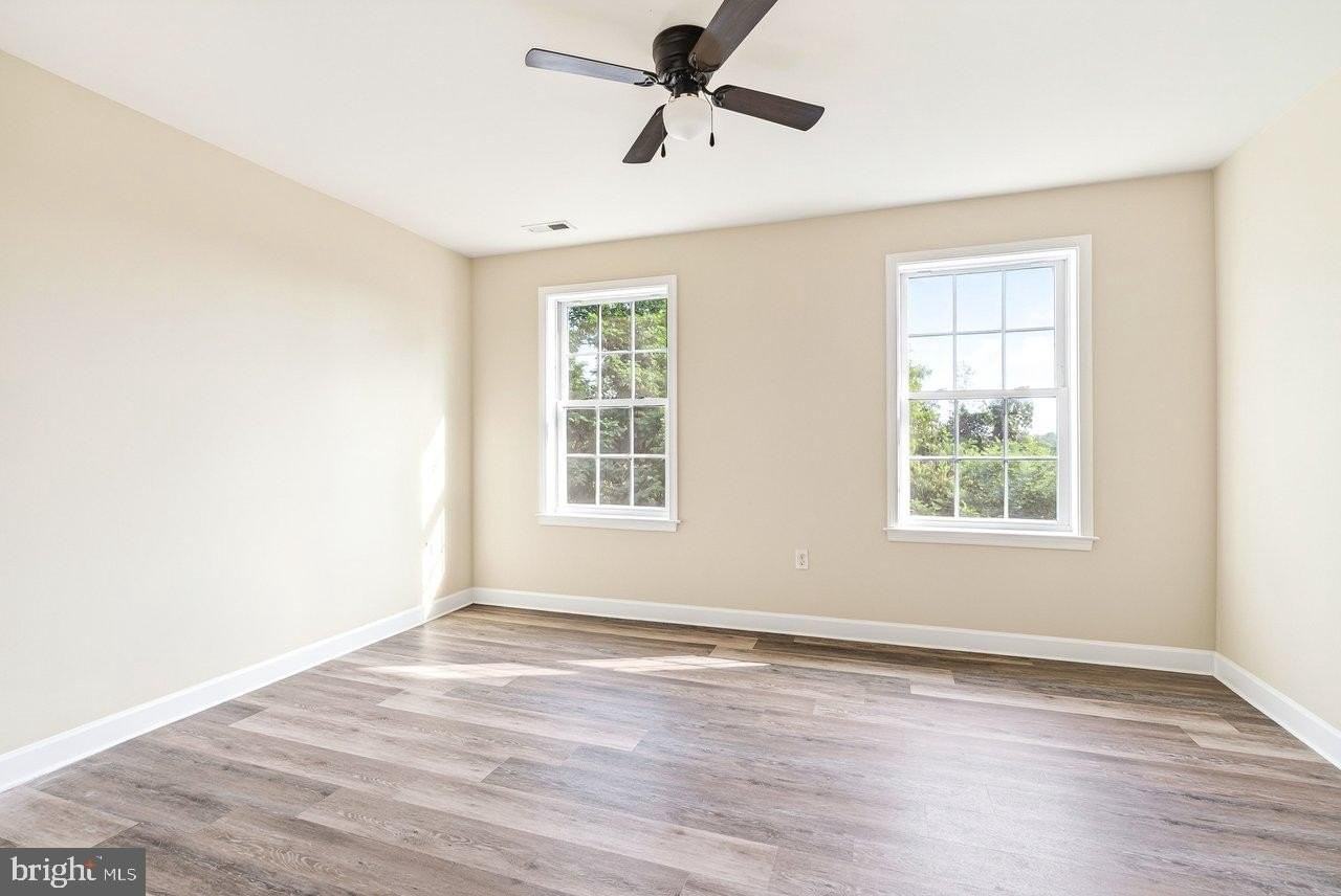 520 Hotchkiss Dr - Photo 4 of 25