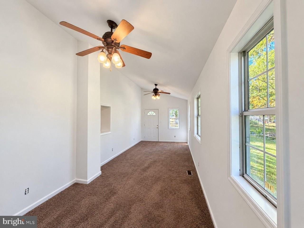 6614 Partlow Rd - Photo 4 of 11
