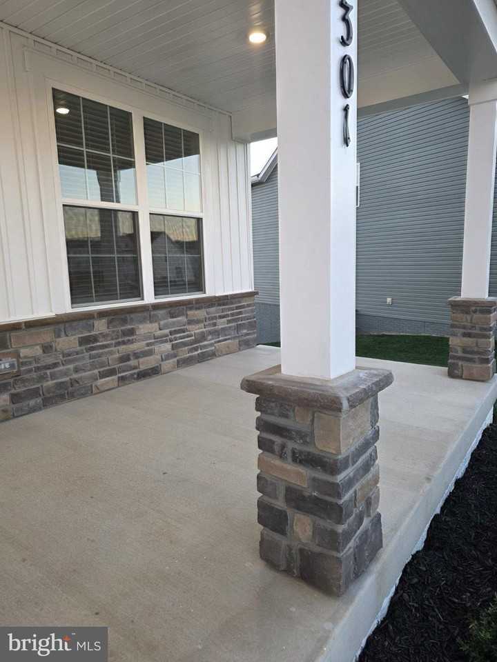 301 Eclipse St - Photo 2 of 33