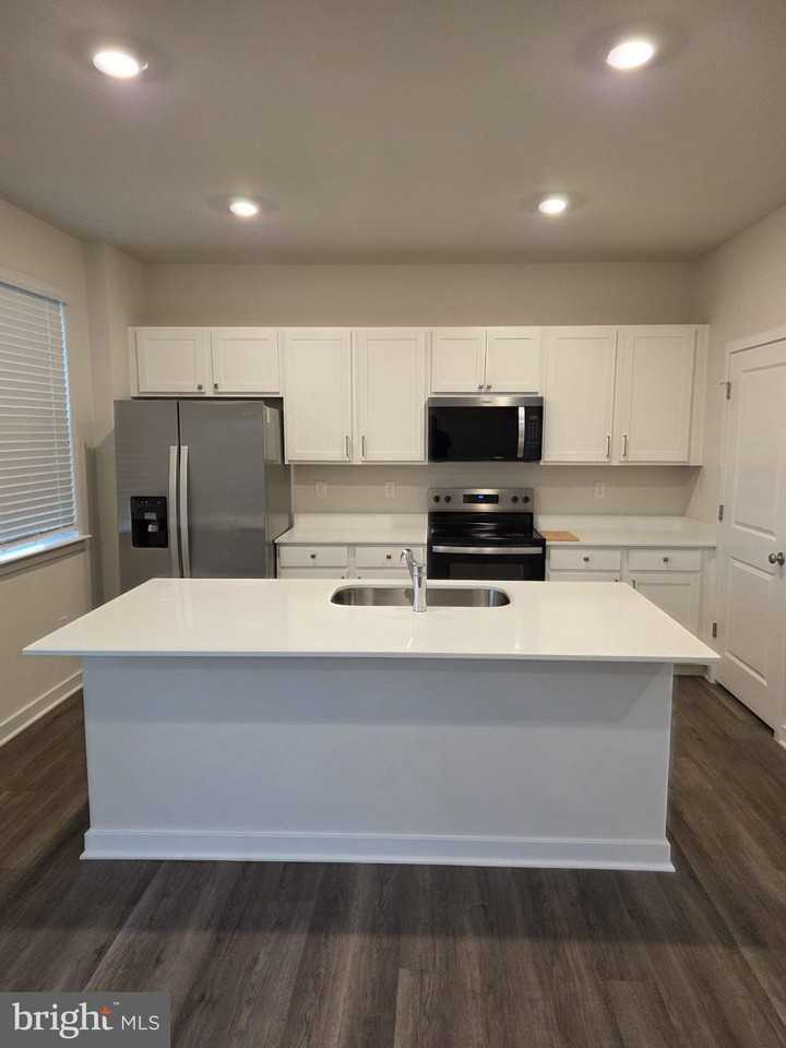 301 Eclipse St - Photo 7 of 33