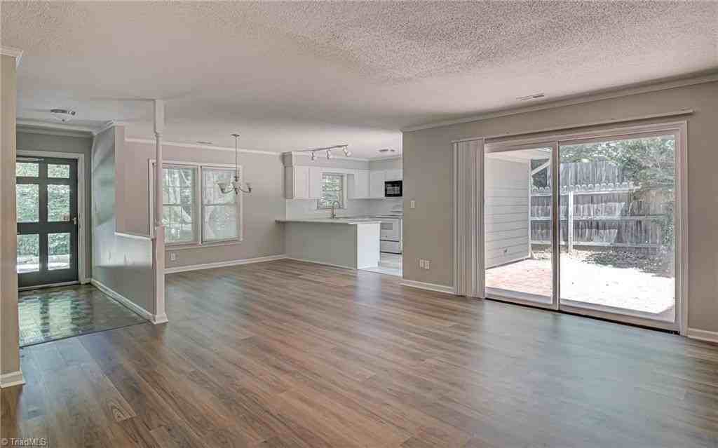 4639 Lawndale Dr - Photo 5 of 22