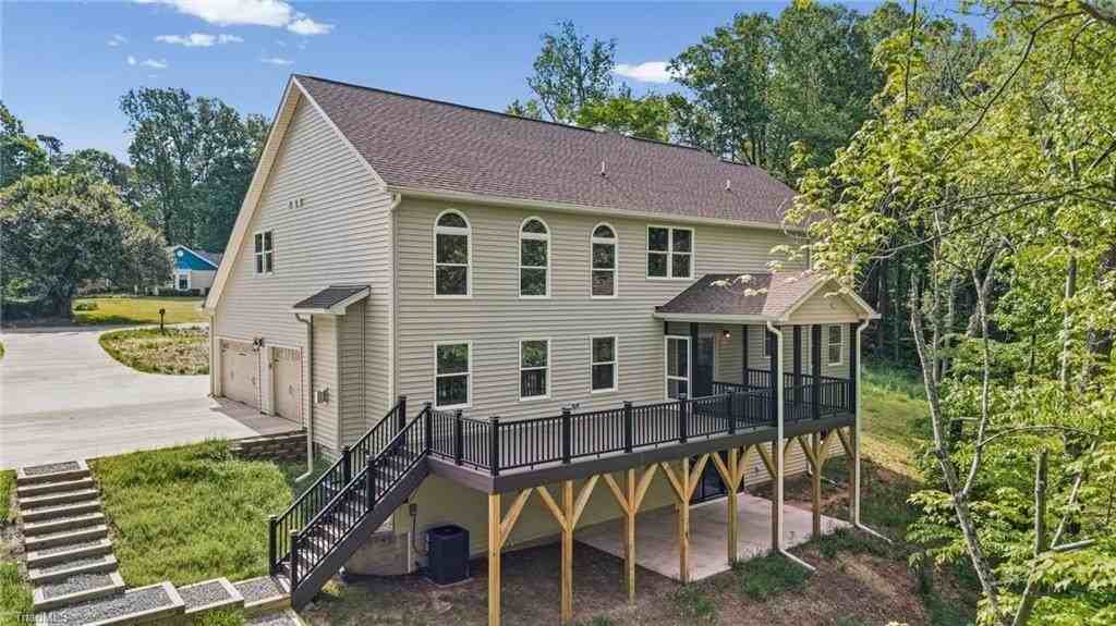 160 Tullyries Ln - Photo 2 of 18