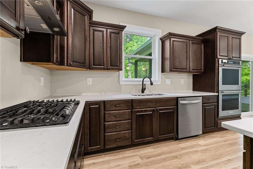 160 Tullyries Ln - Photo 3 of 18