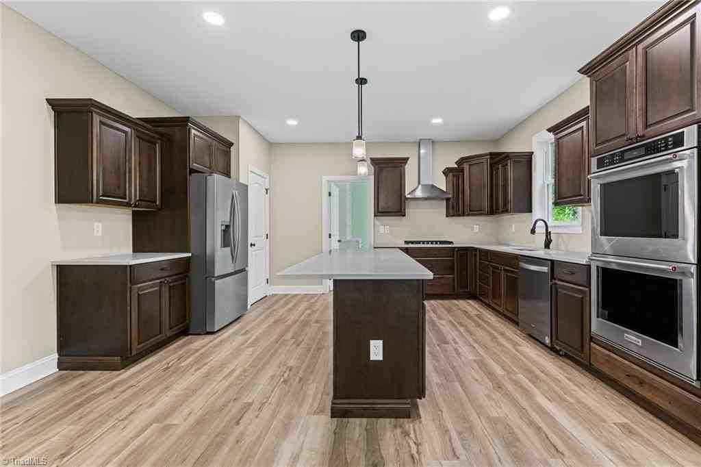 160 Tullyries Ln - Photo 4 of 18