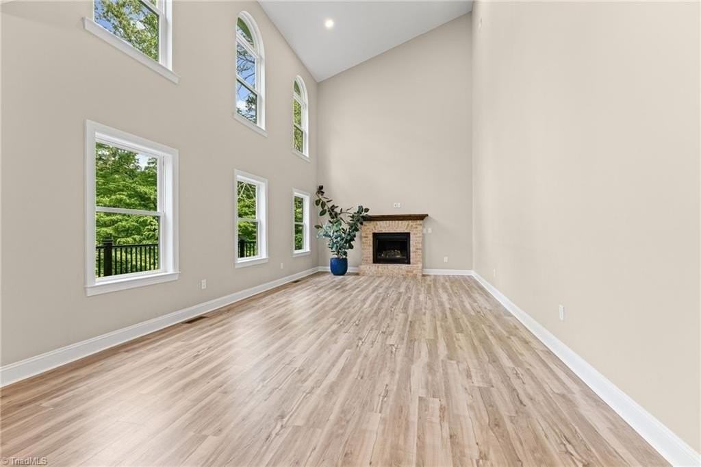 160 Tullyries Ln - Photo 5 of 18