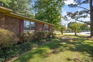 featured image of 16 Parkwood Cir #B