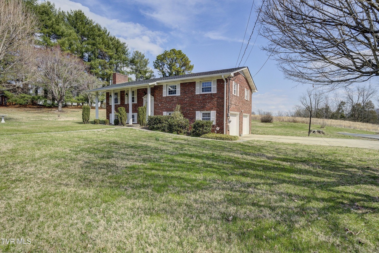 145 Keystone Dr - Photo 2 of 19