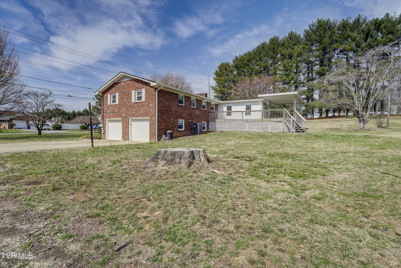145 Keystone Dr - Photo 3 of 19