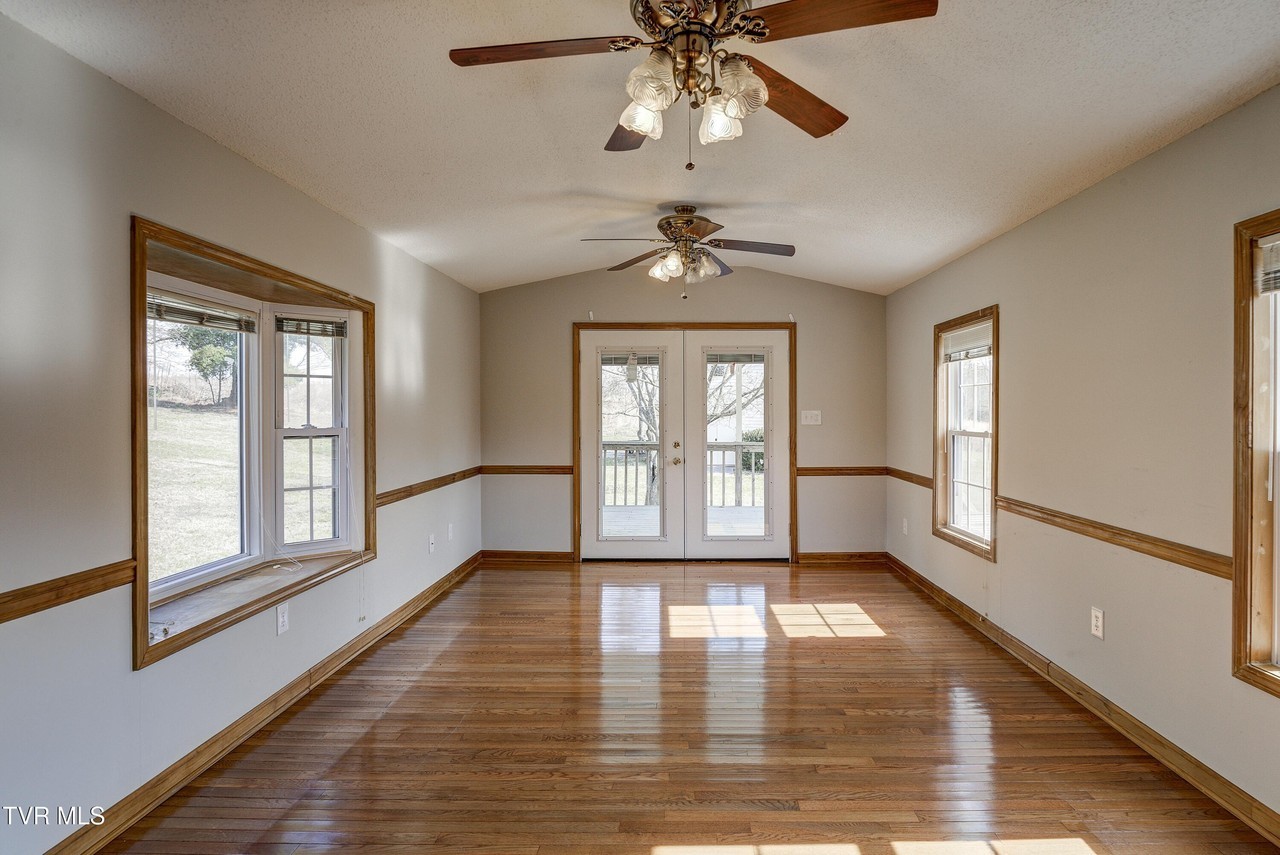 145 Keystone Dr - Photo 6 of 19