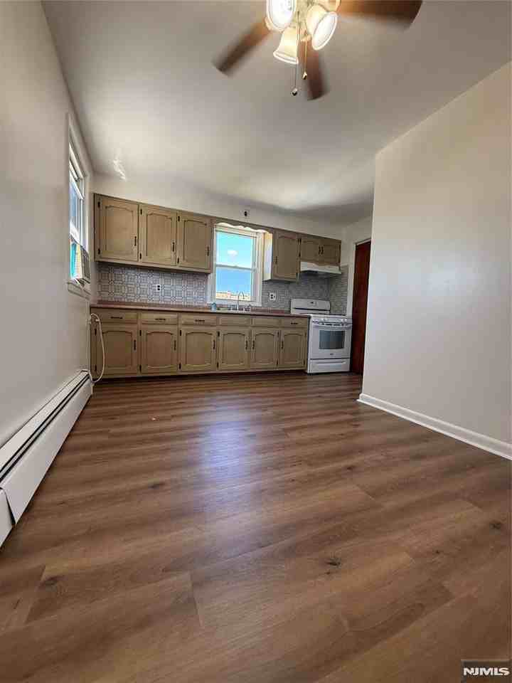 177 Phillips Ave - Photo 3 of 19
