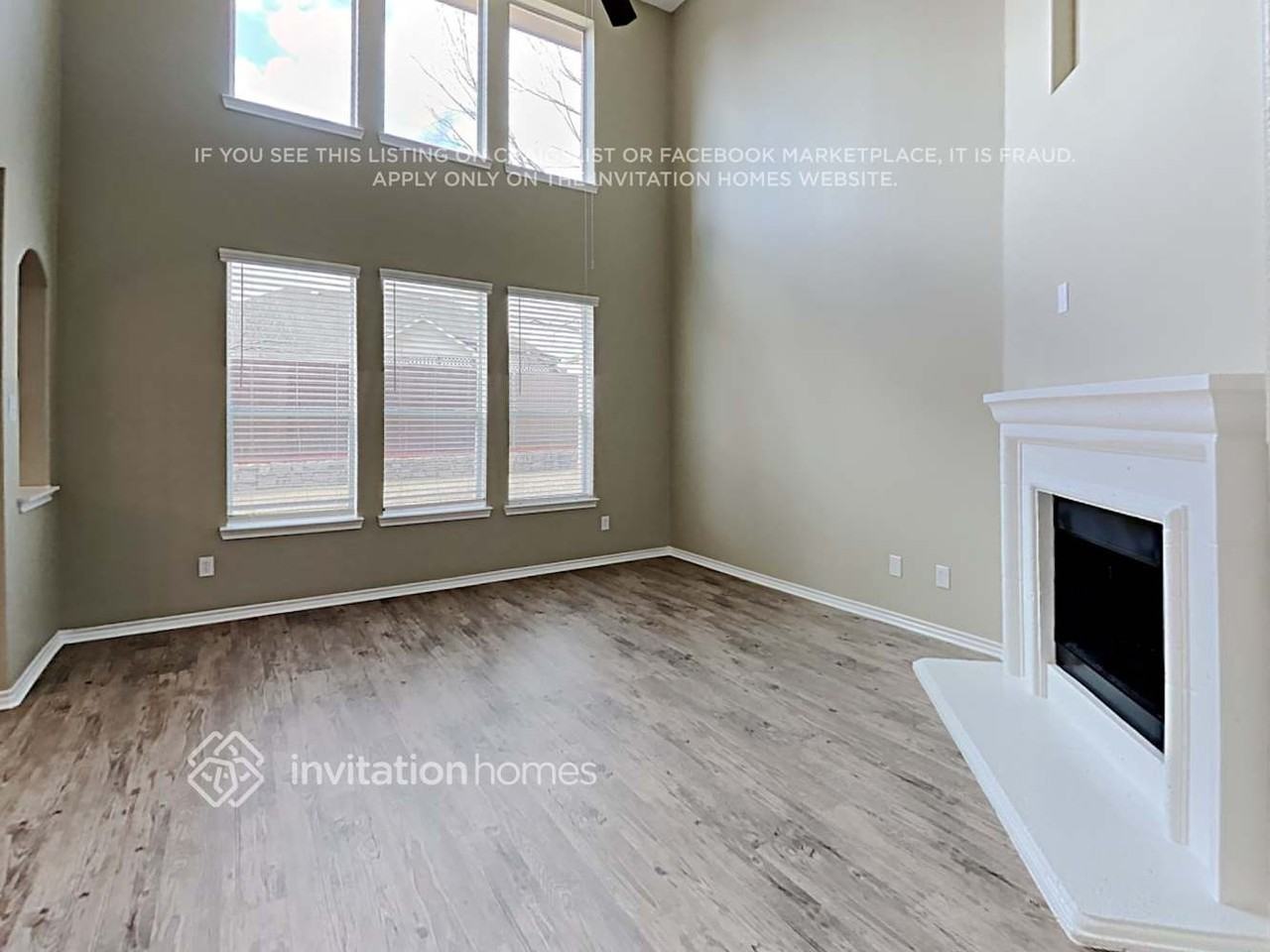 2068 Meadow Park Dr - Photo 4 of 20