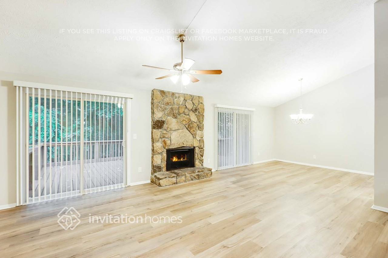 5330 Martins Crossing Rd - Photo 2 of 14