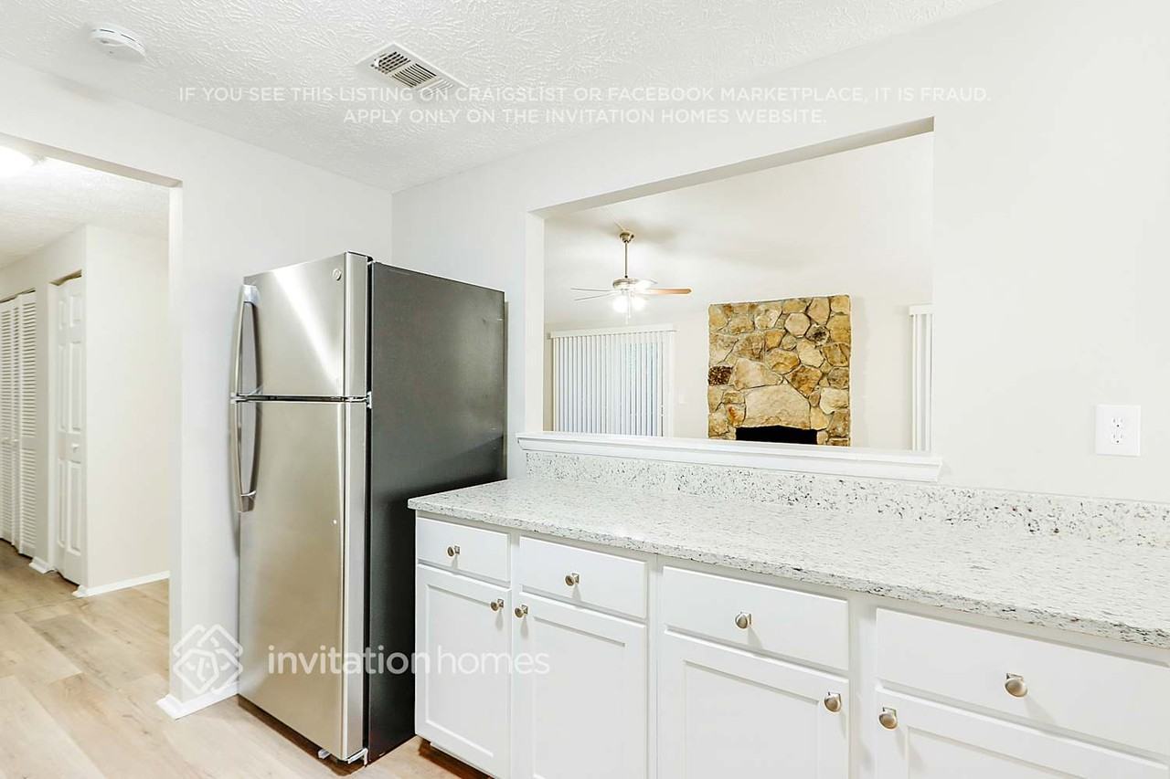 5330 Martins Crossing Rd - Photo 3 of 14