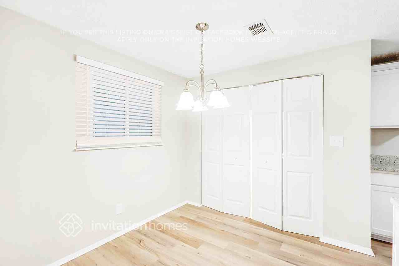 5330 Martins Crossing Rd - Photo 5 of 14