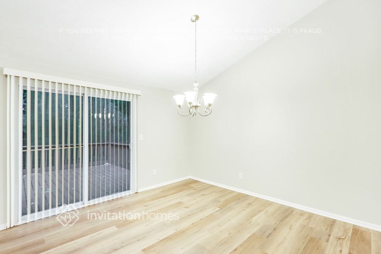 5330 Martins Crossing Rd - Photo 7 of 14