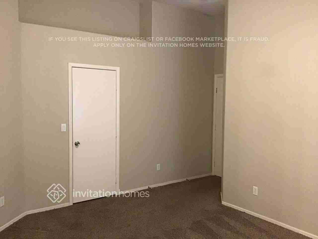 4921 W El Campo Grande Ave - Photo 3 of 7