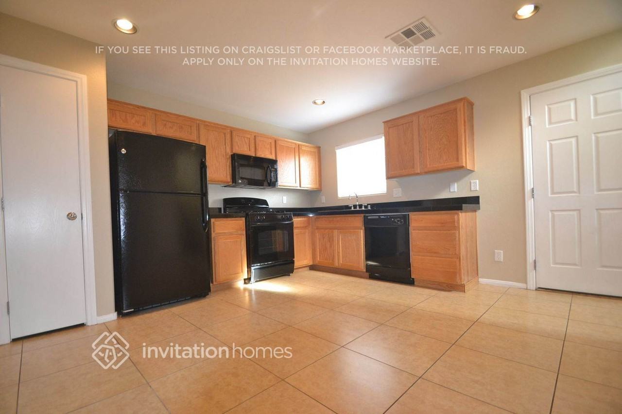 6098 Aripeka St - Photo 4 of 12