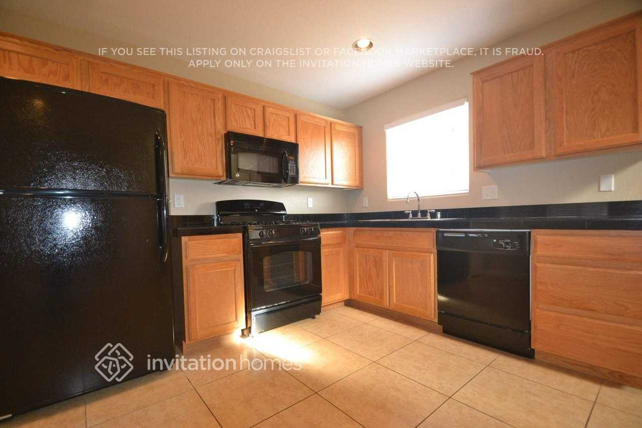 6098 Aripeka St - Photo 5 of 12