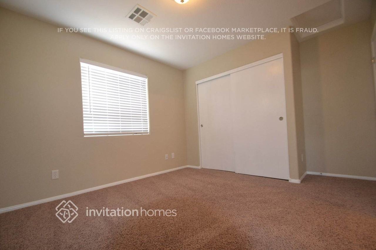6098 Aripeka St - Photo 6 of 12