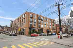 featured image of 5220 Rue Jeanne-Mance