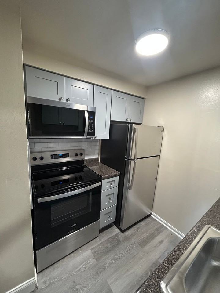 Oak Tree Apartments - Photo 6 of 45