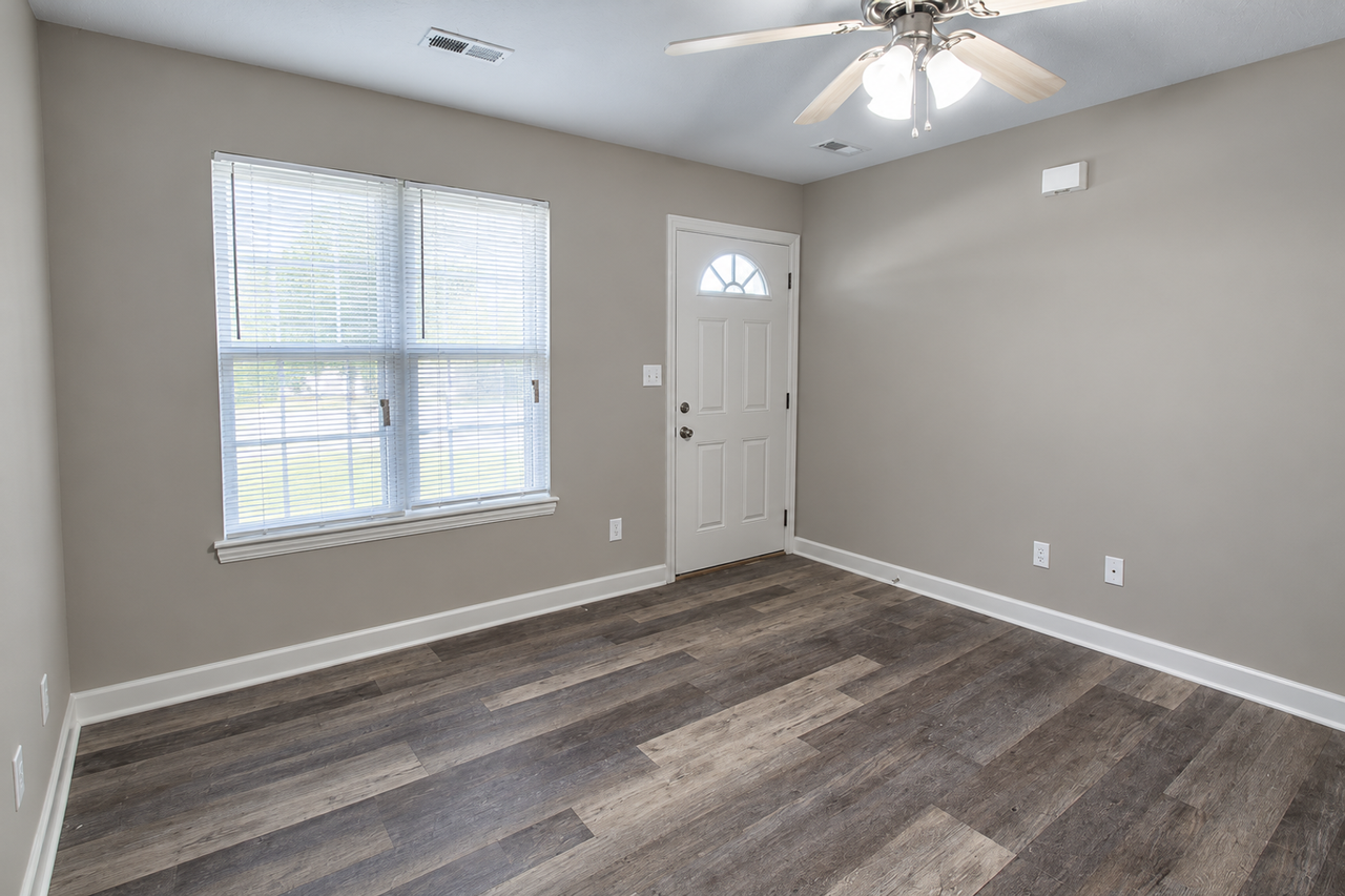 1311 Raleigh Dr - Photo 5 of 33