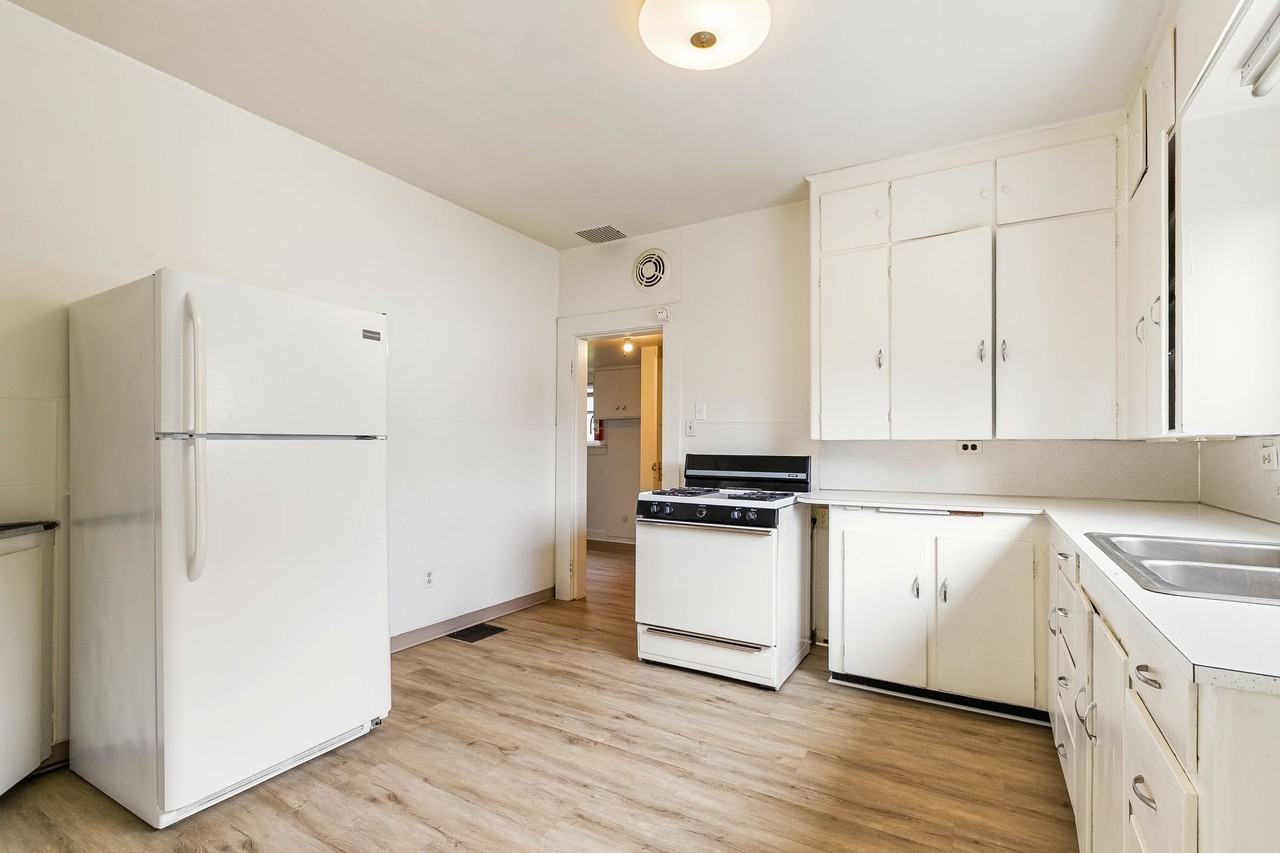 617 North State Street Apartments - Photo 2 of 6