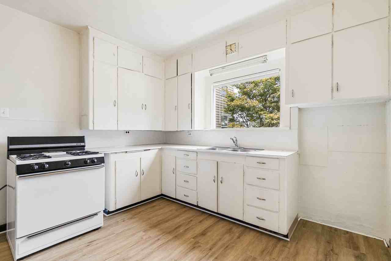 617 North State Street Apartments - Photo 3 of 6