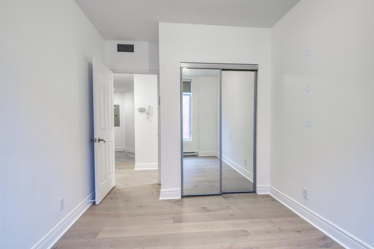 256 Rue Sherbrooke Ouest #205 - Photo 4 of 15