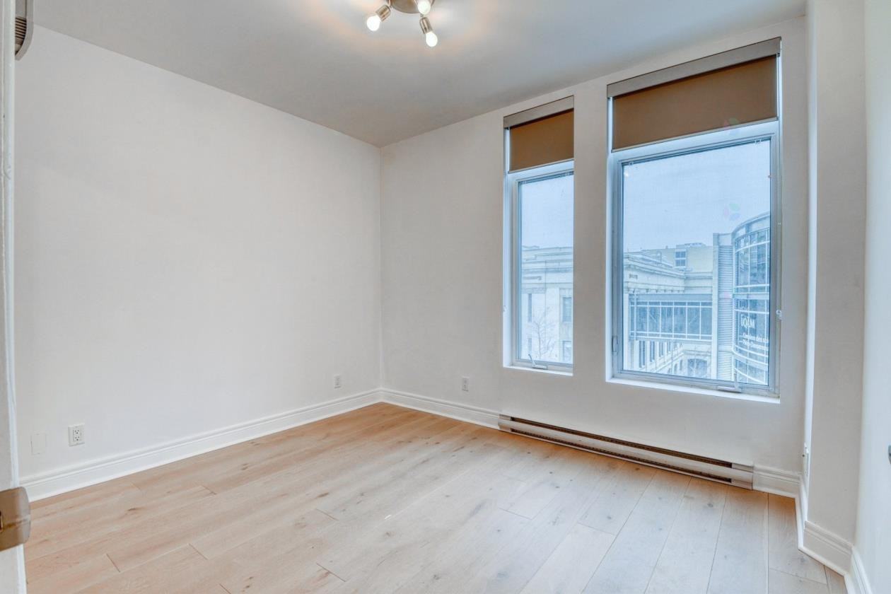 256 Rue Sherbrooke Ouest #205 - Photo 6 of 15