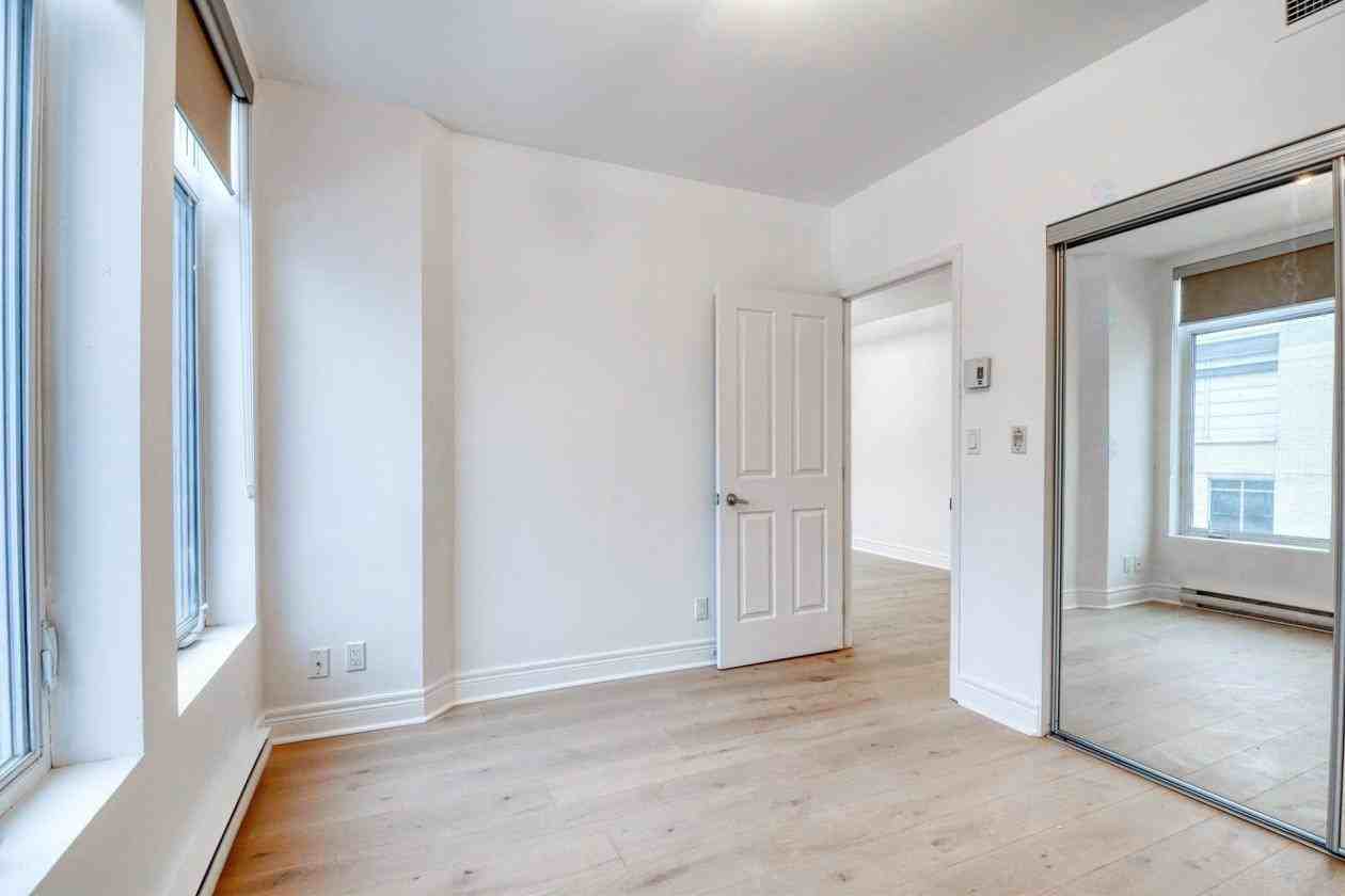 256 Rue Sherbrooke Ouest #205 - Photo 7 of 15