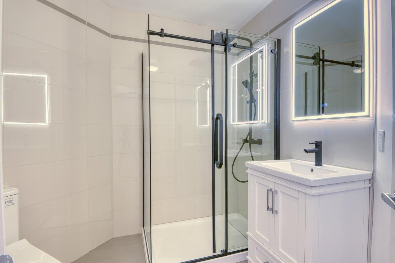 256 Rue Sherbrooke Ouest #205 - Photo 5 of 15