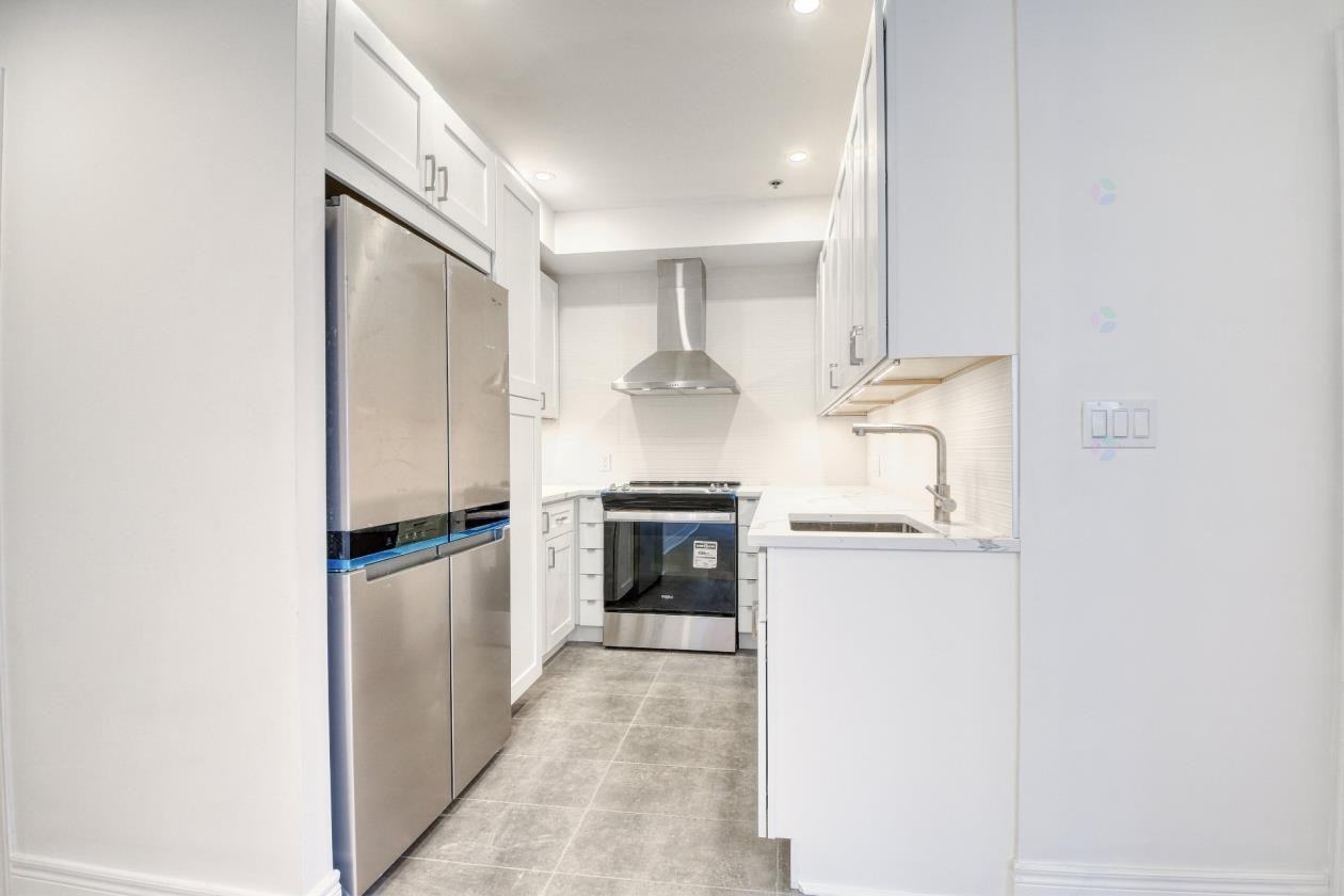 256 Rue Sherbrooke Ouest #205 - Photo 3 of 15