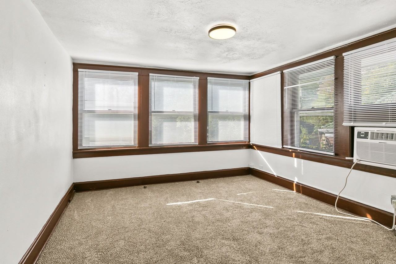 132 N 38th Ave - Photo 3 of 17