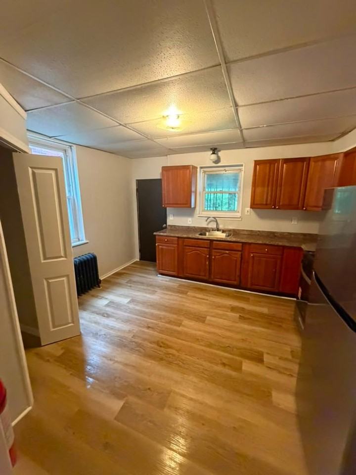 1327 Chase St - Photo 2 of 16