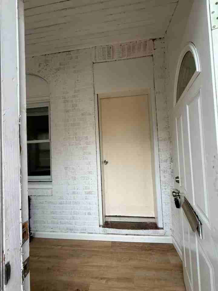 1327 Chase St - Photo 3 of 16