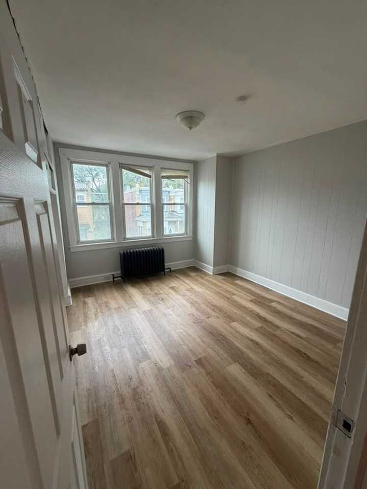 1327 Chase St - Photo 7 of 16
