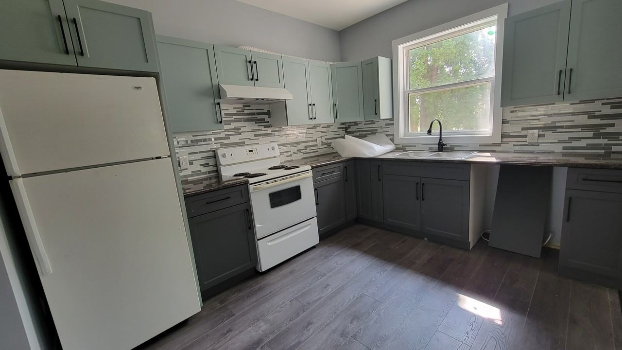 586 Machray Ave - Photo 4 of 13