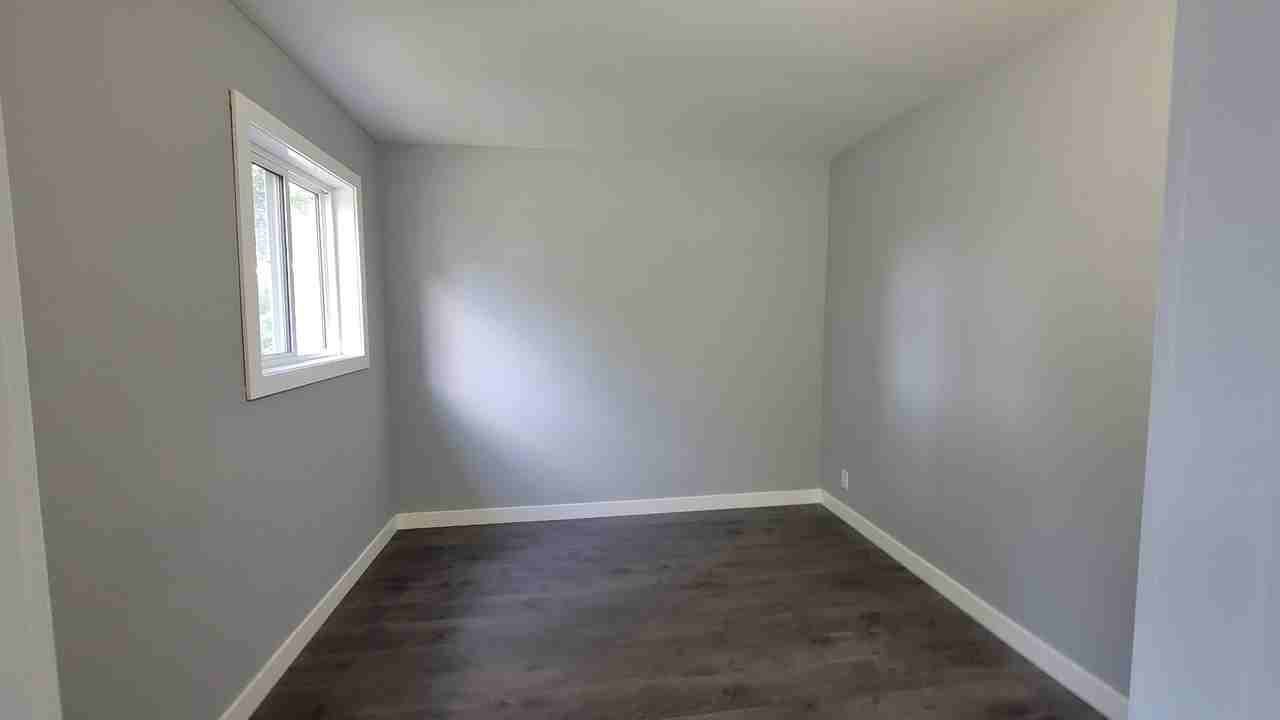 586 Machray Ave - Photo 5 of 13