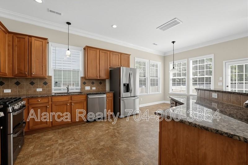 8532 Westmoreland Lake Dr - Photo 2 of 21
