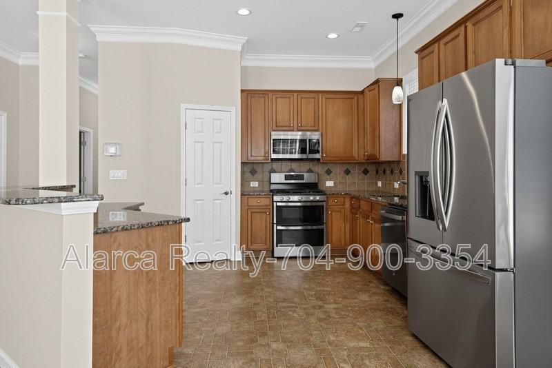 8532 Westmoreland Lake Dr - Photo 3 of 21