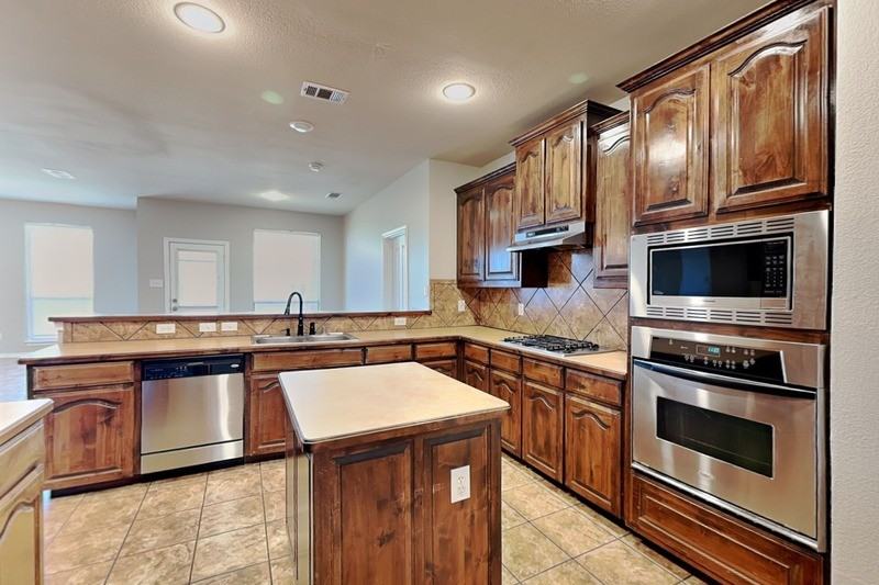 7601 Yearling Way - Photo 4 of 23